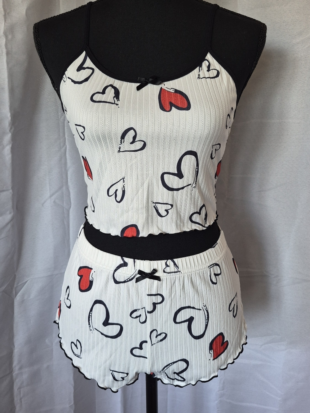 Sleep Set 2pc Shorts & Cropped Tank Top Sz Med Hearts White Red Black - Picture 2 of 12